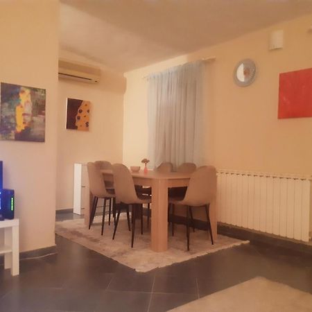 2 Bedroom Centre Apartment بودغوريتْسا المظهر الخارجي الصورة